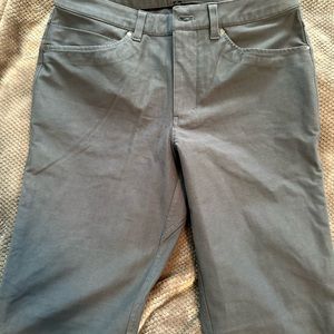 Lululemon men’s cotton blend stretch pants